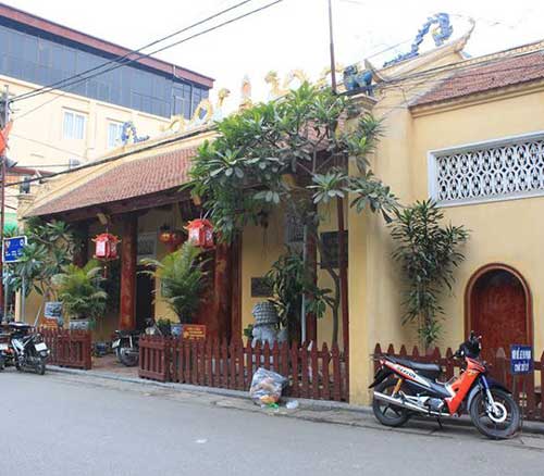 đền bạch mã trên phố hàng buồm