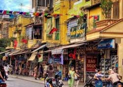 Những ngôi nhà 100 năm ở phố cổ Hà Nội